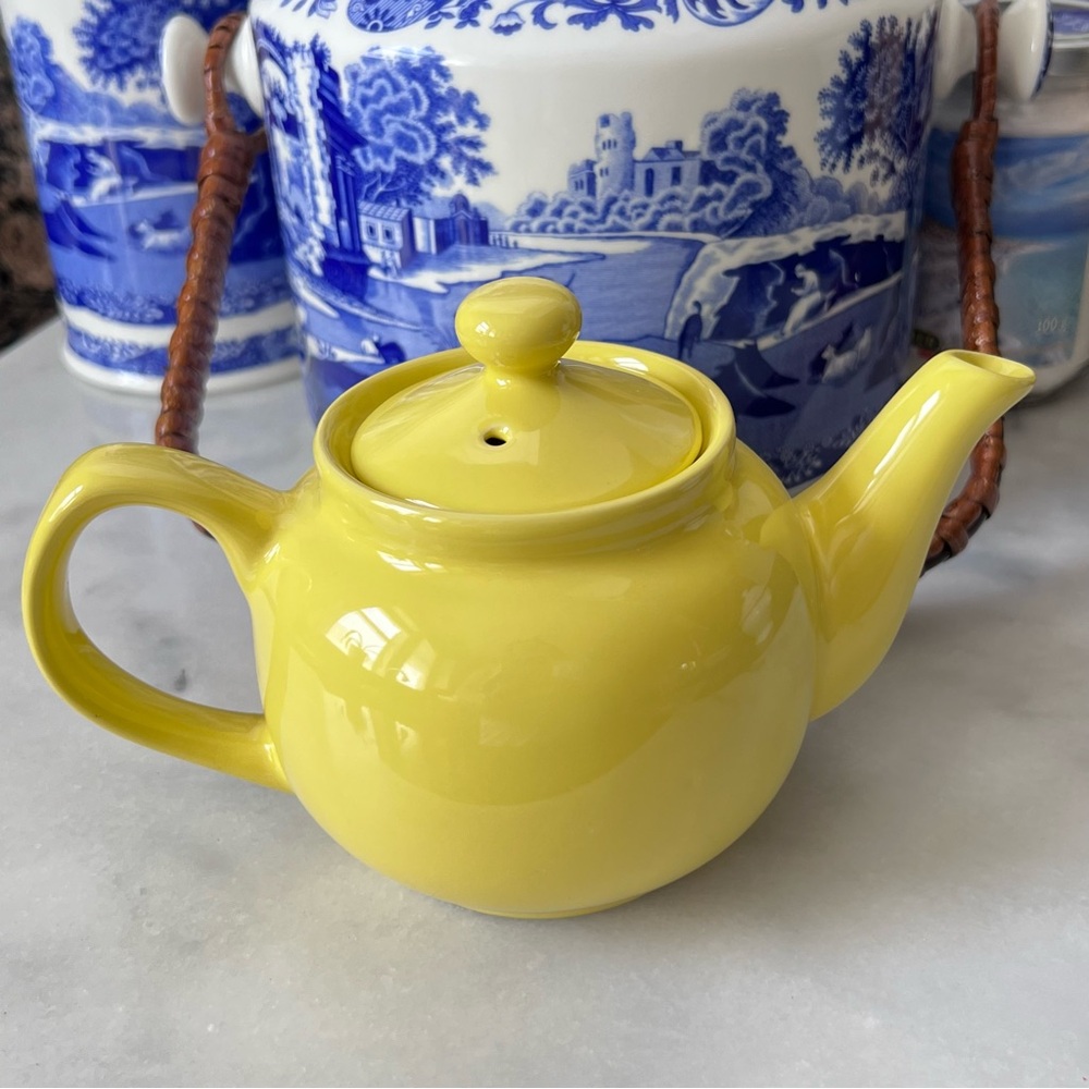 Old Amsterdam Porcelain Works Hampton Teapot Two Cup Capacity Yellow Brand New